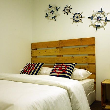 Roof Talk Theme Hostel Johor Bahru Chambre photo