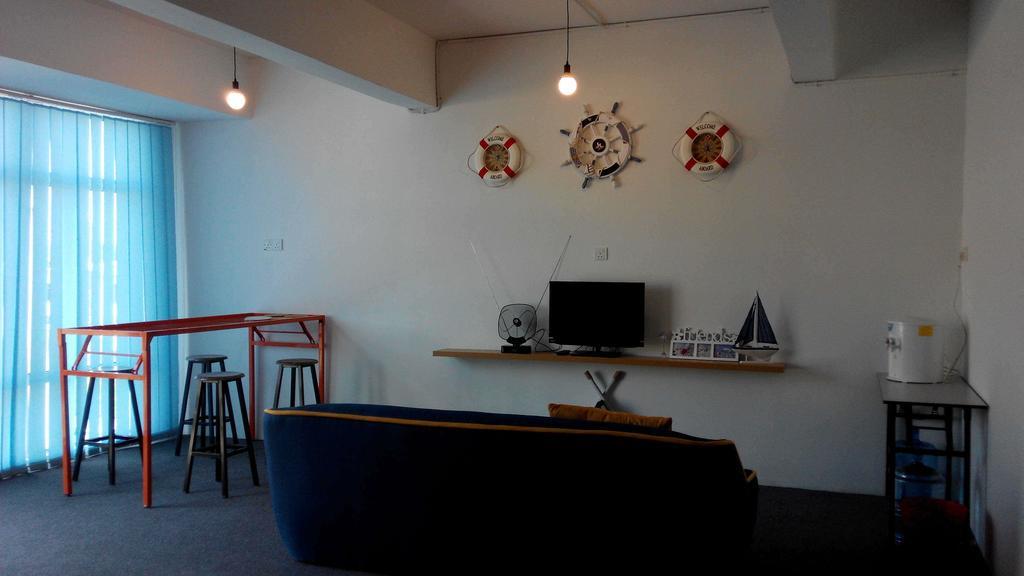 Roof Talk Theme Hostel Johor Bahru Extérieur photo