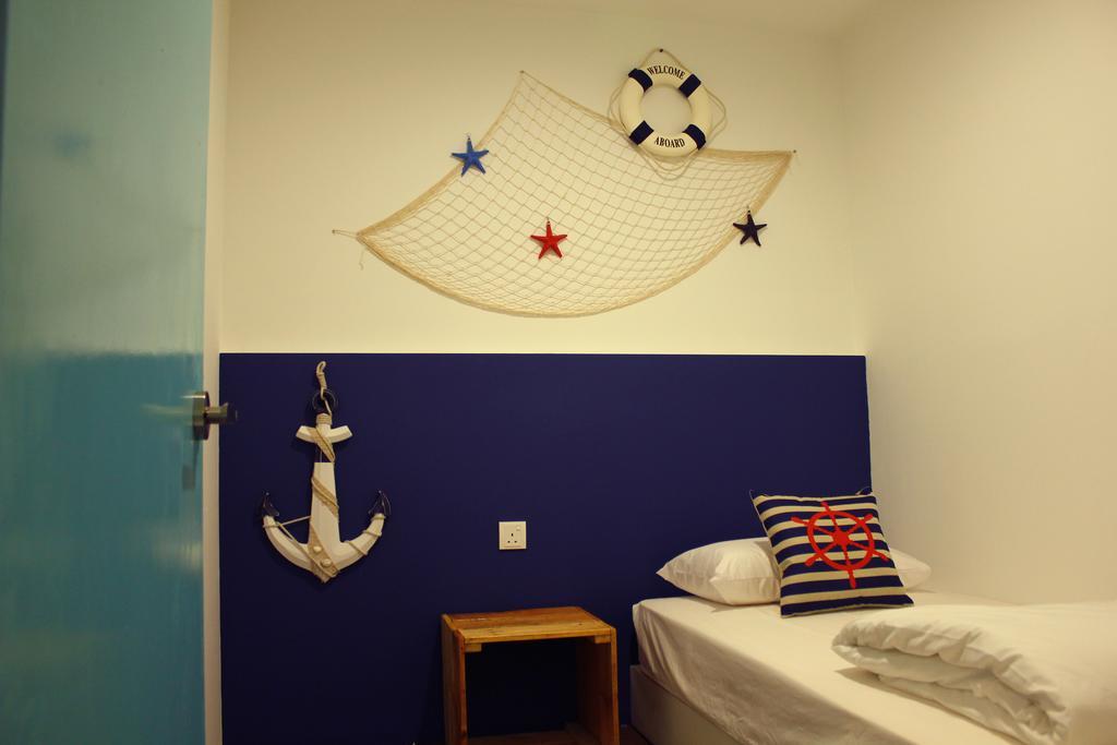 Roof Talk Theme Hostel Johor Bahru Chambre photo