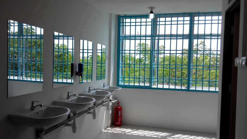 Roof Talk Theme Hostel Johor Bahru Chambre photo