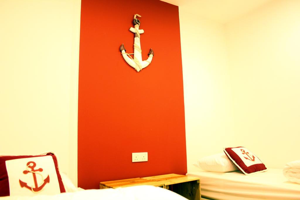 Roof Talk Theme Hostel Johor Bahru Extérieur photo