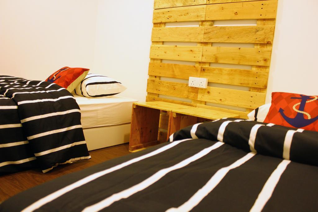 Roof Talk Theme Hostel Johor Bahru Chambre photo