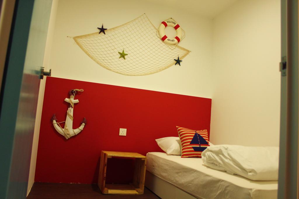 Roof Talk Theme Hostel Johor Bahru Chambre photo