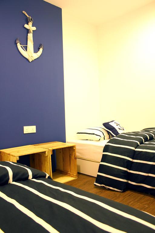 Roof Talk Theme Hostel Johor Bahru Chambre photo