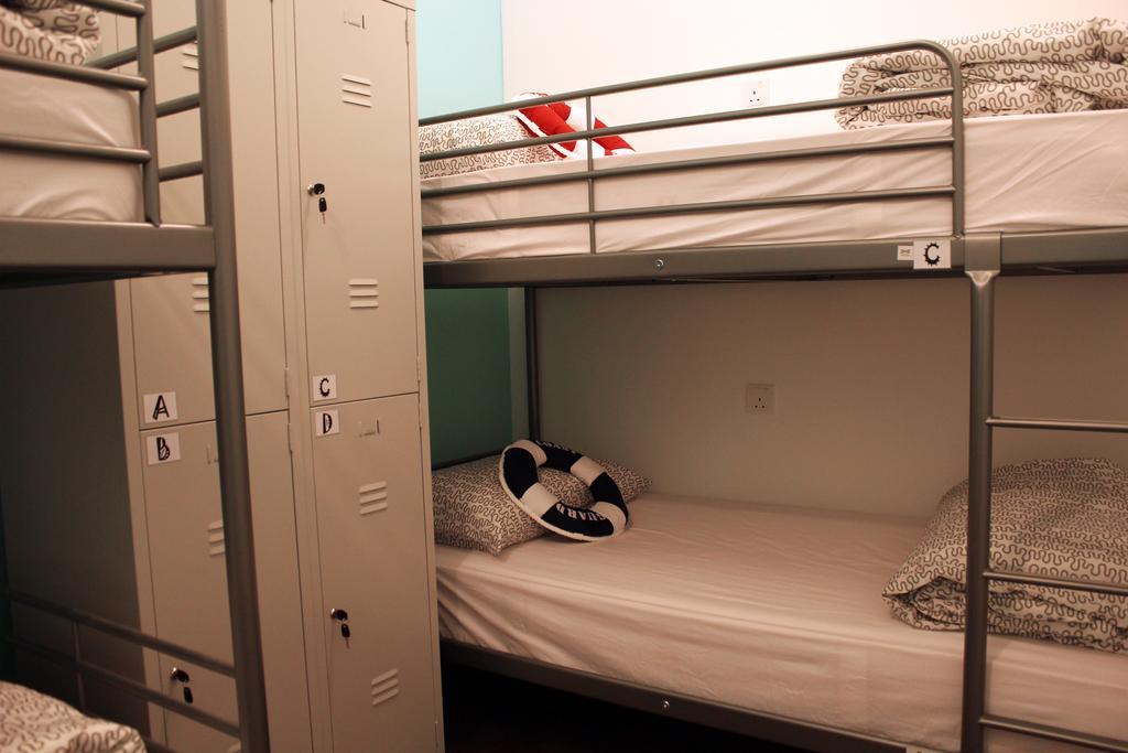 Roof Talk Theme Hostel Johor Bahru Chambre photo