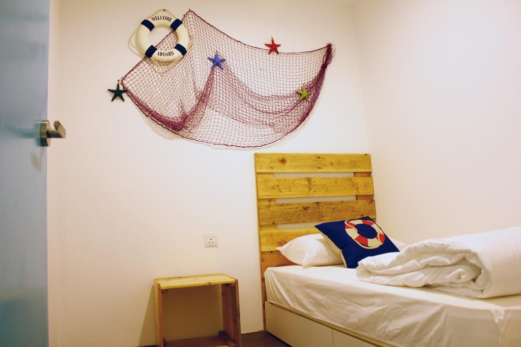 Roof Talk Theme Hostel Johor Bahru Chambre photo