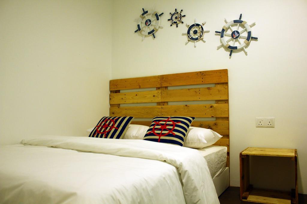Roof Talk Theme Hostel Johor Bahru Chambre photo