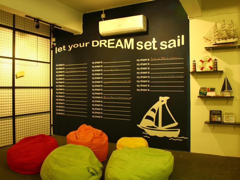 Roof Talk Theme Hostel Johor Bahru Extérieur photo
