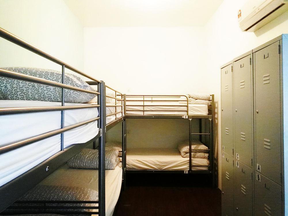 Roof Talk Theme Hostel Johor Bahru Extérieur photo