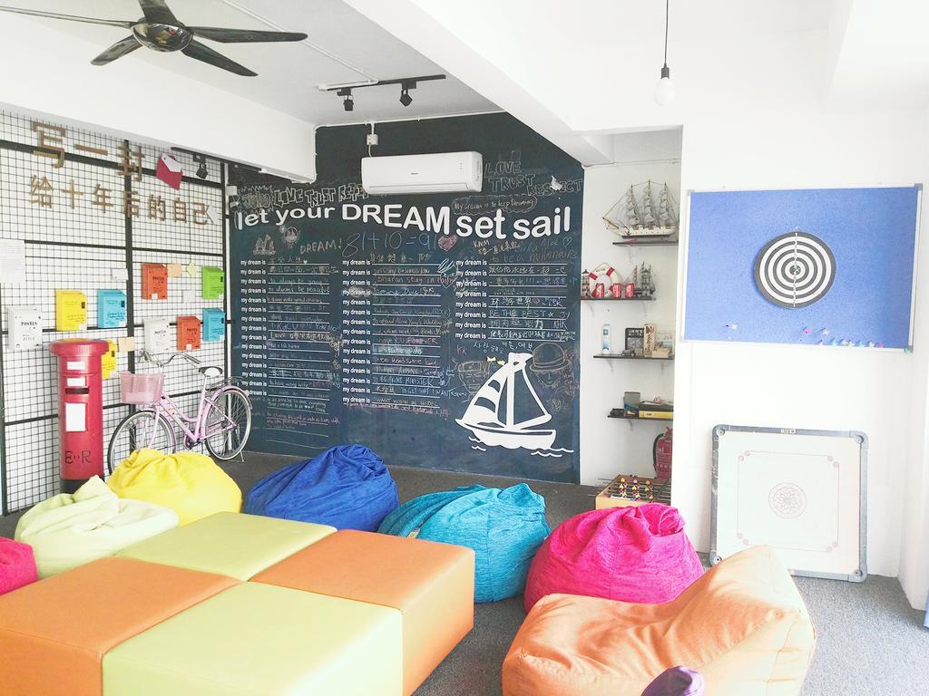 Roof Talk Theme Hostel Johor Bahru Extérieur photo