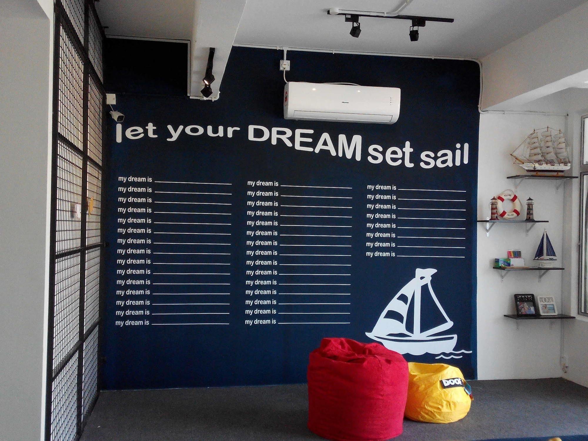Roof Talk Theme Hostel Johor Bahru Extérieur photo