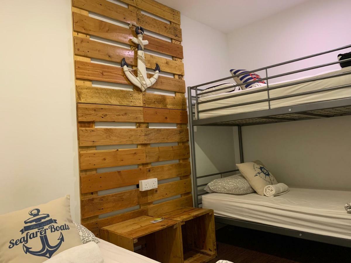 Roof Talk Theme Hostel Johor Bahru Extérieur photo